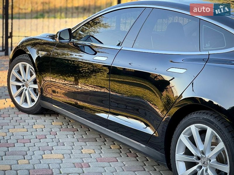 Лифтбек Tesla Model S 2013 в Дрогобыче