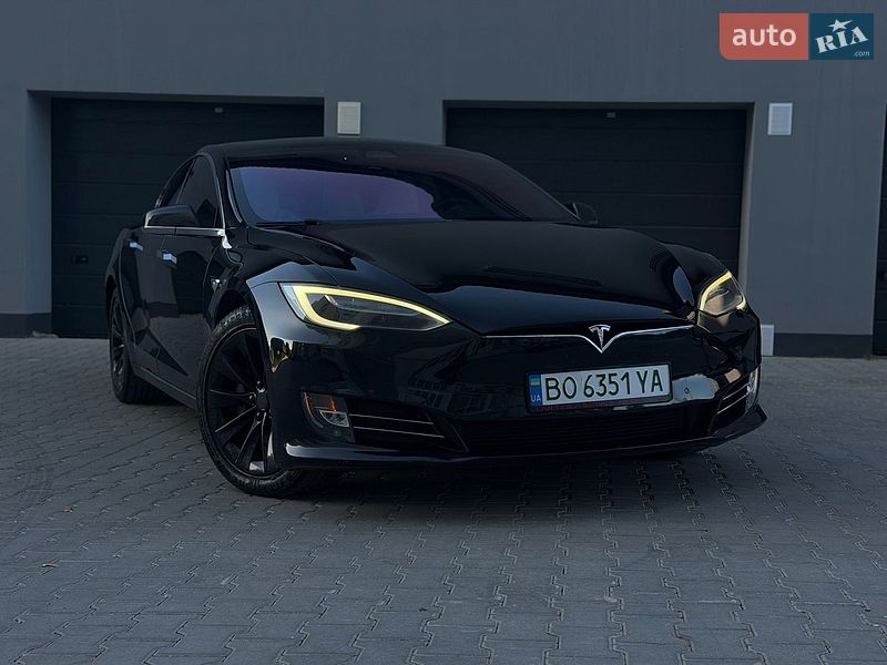 Tesla Model S, photos from the listing