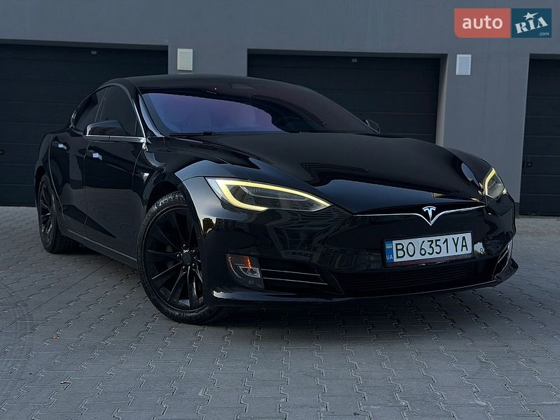 Ліфтбек Tesla Model S 2017 в Тернополі