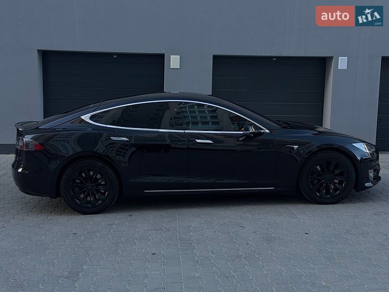 Ліфтбек Tesla Model S 2017 в Тернополі