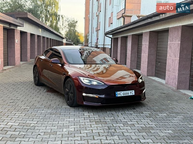 Tesla Model S 2021