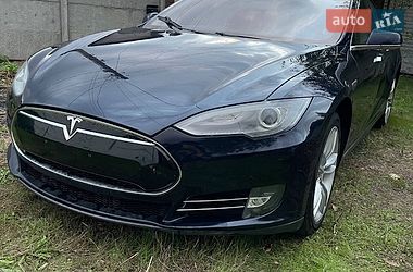 Лифтбек Tesla Model S 2013 в Харькове Лифтбек Tesla Model S 2013 в Харькове