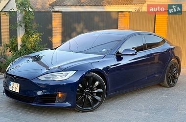 Лифтбек Tesla Model S 2017 в Николаеве Лифтбек Tesla Model S 2017 в Николаеве