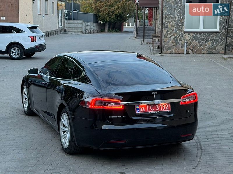 Лифтбек Tesla Model S 2017 в Владимире