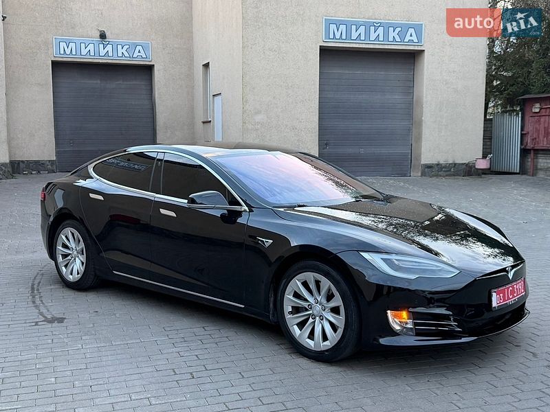 Лифтбек Tesla Model S 2017 в Владимире