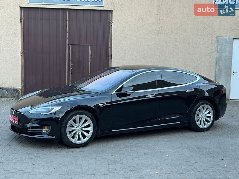 Лифтбек Tesla Model S 2017 в Владимире