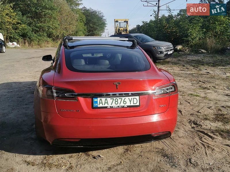 Ліфтбек Tesla Model S 2018 в Ірпені