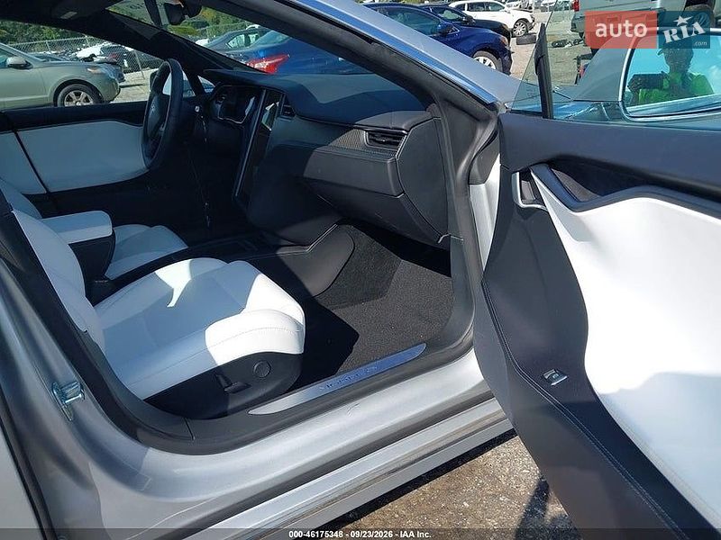 Ліфтбек Tesla Model S 2018 в Житомирі
