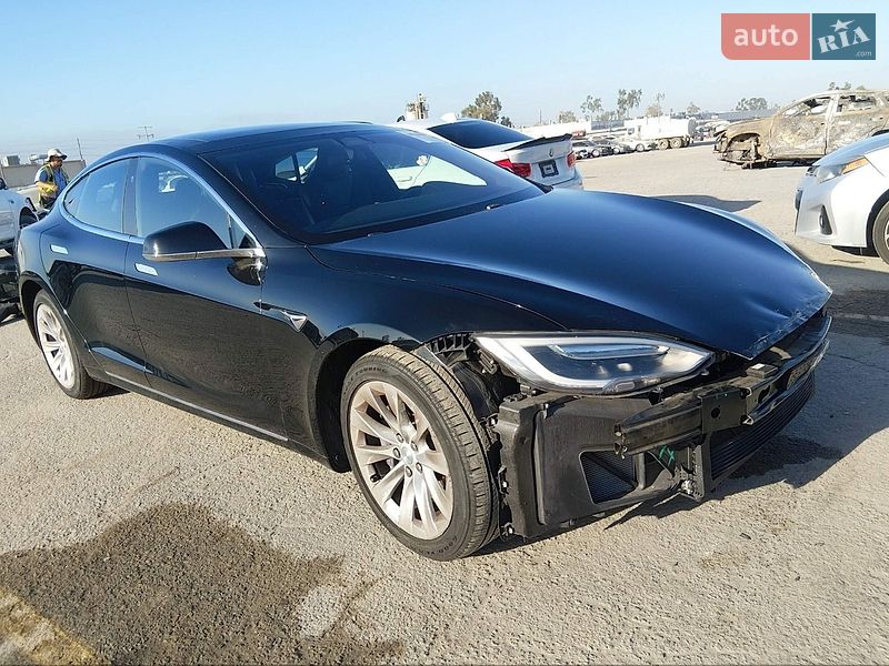 Лифтбек Tesla Model S 2017 в Тернополе