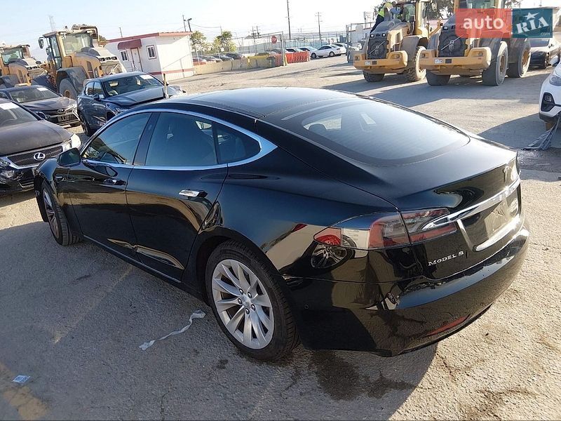 Лифтбек Tesla Model S 2017 в Тернополе