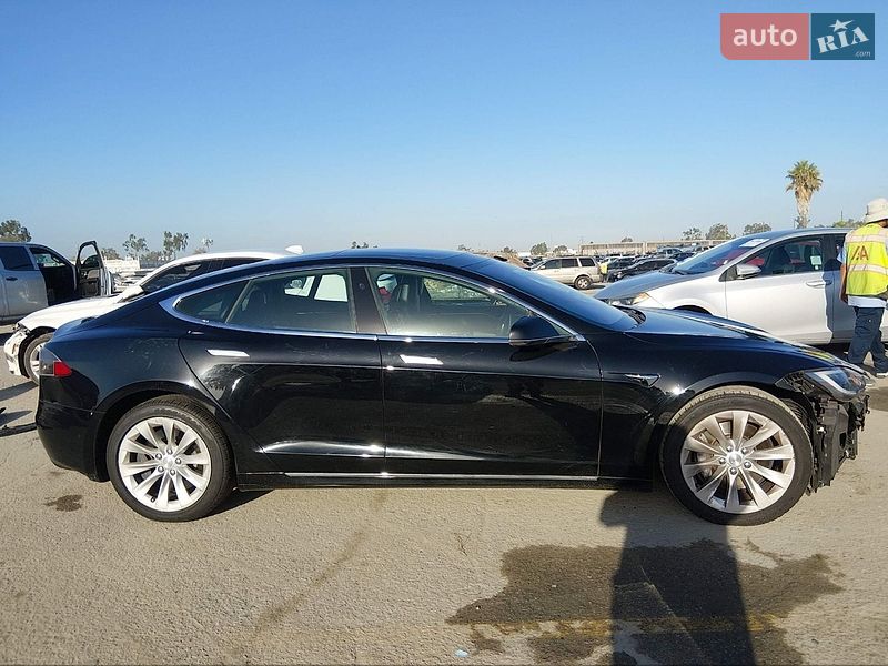 Лифтбек Tesla Model S 2017 в Тернополе