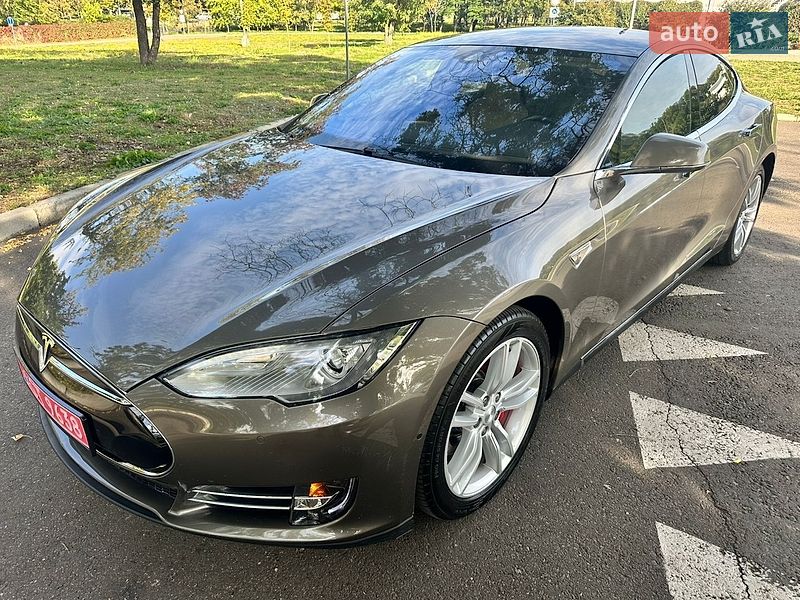 Tesla Model S 2015