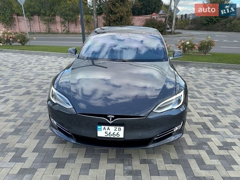 Tesla Model S 2019