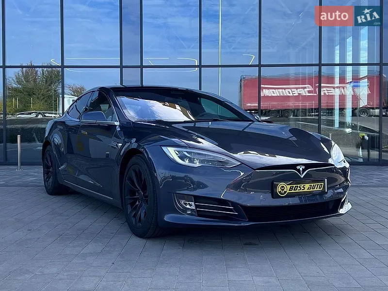 Tesla Model S 2018