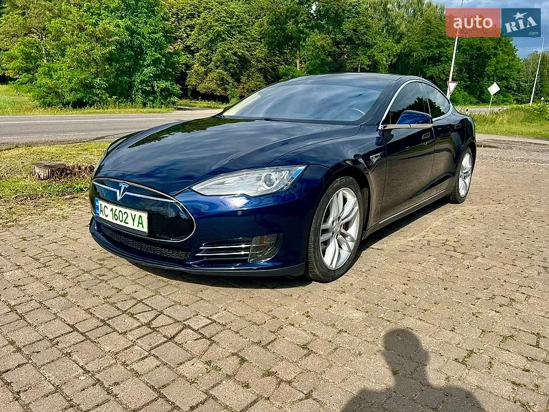 Tesla Model S 2014