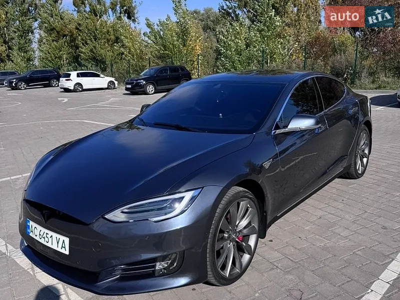 Tesla Model S 2015