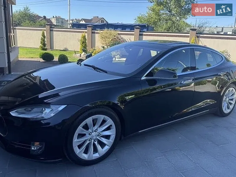 Tesla Model S 2015