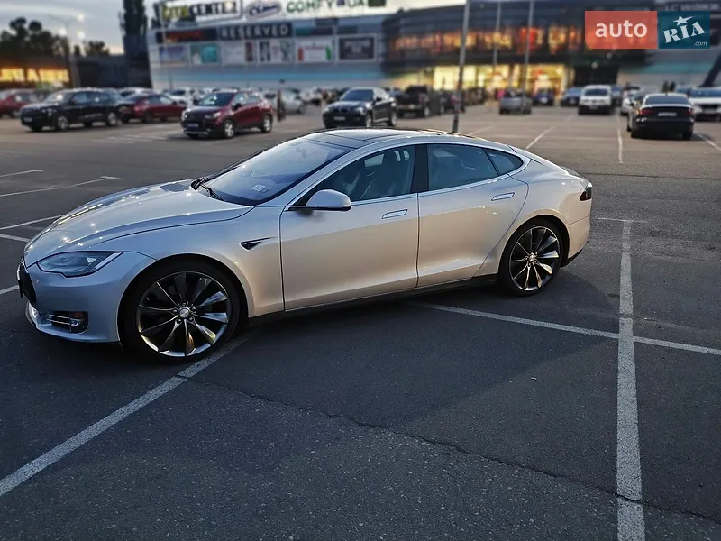 Tesla Model S 2012
