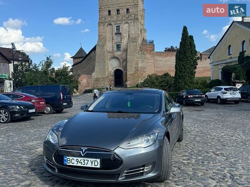 Tesla Model S 2014