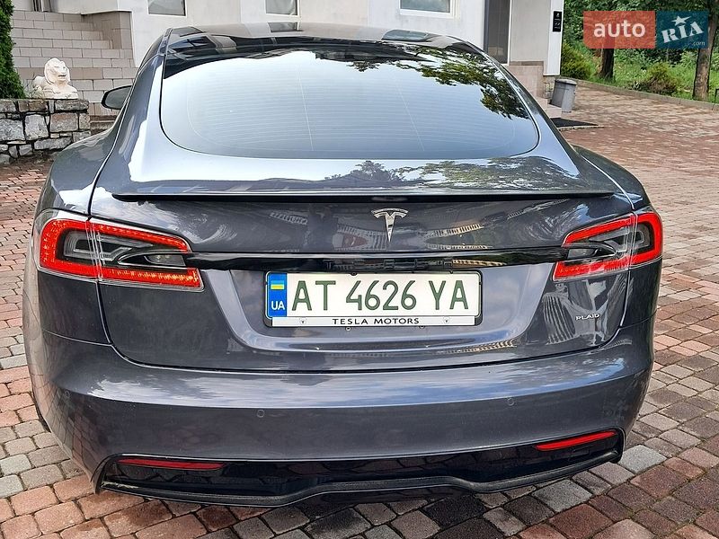 Лифтбек Tesla Model S 2021 в Коломые