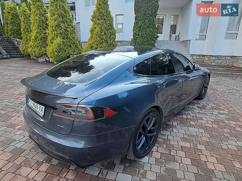 Лифтбек Tesla Model S 2021 в Коломые