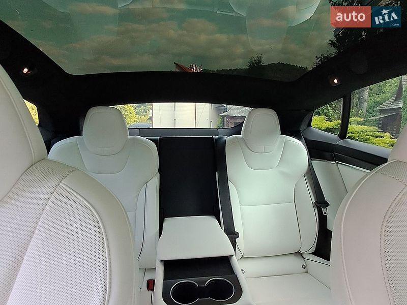 Лифтбек Tesla Model S 2021 в Коломые