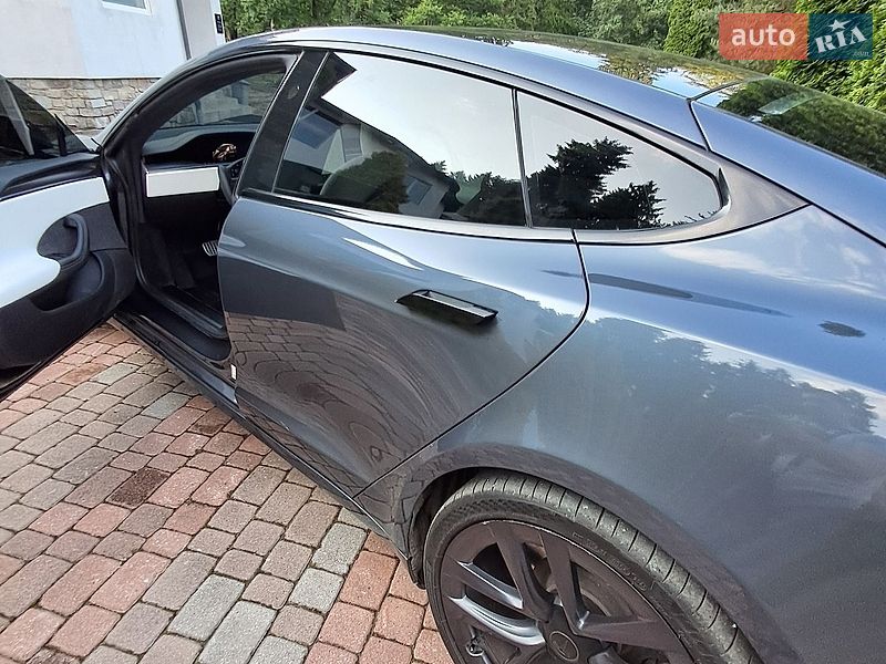Лифтбек Tesla Model S 2021 в Коломые