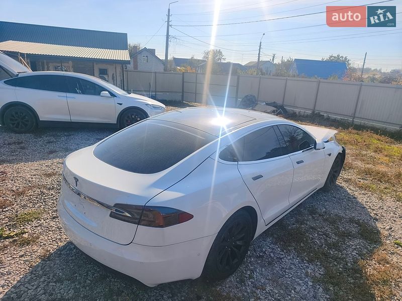 Лифтбек Tesla Model S 2016 в Сквире
