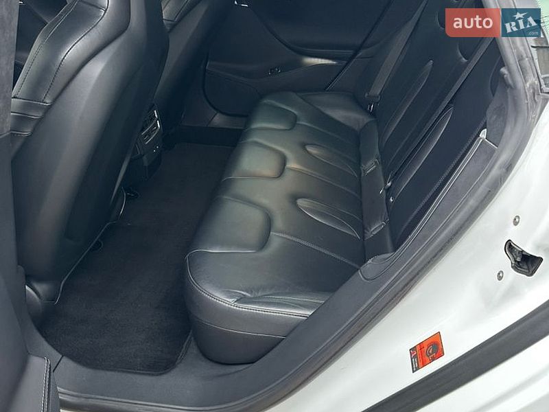 Лифтбек Tesla Model S 2016 в Кропивницком