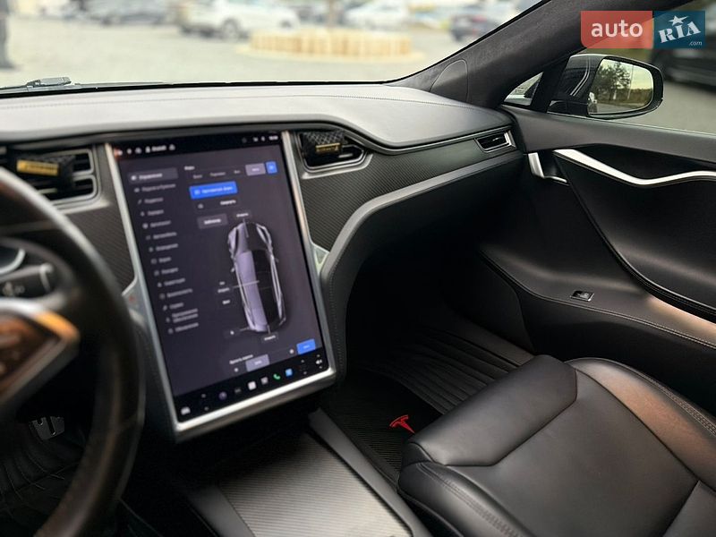 Лифтбек Tesla Model S 2017 в Львове