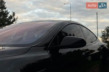 Лифтбек Tesla Model S 2017 в Львове