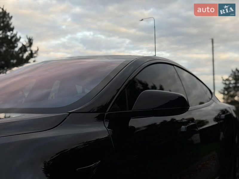 Лифтбек Tesla Model S 2017 в Львове