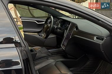 Лифтбек Tesla Model S 2017 в Львове