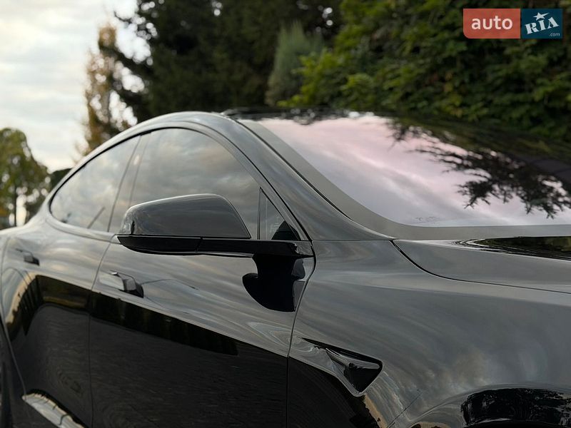 Лифтбек Tesla Model S 2017 в Львове