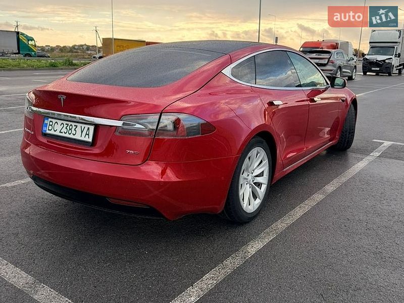 Лифтбек Tesla Model S 2018 в Львове