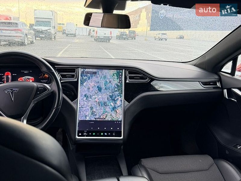 Лифтбек Tesla Model S 2018 в Львове