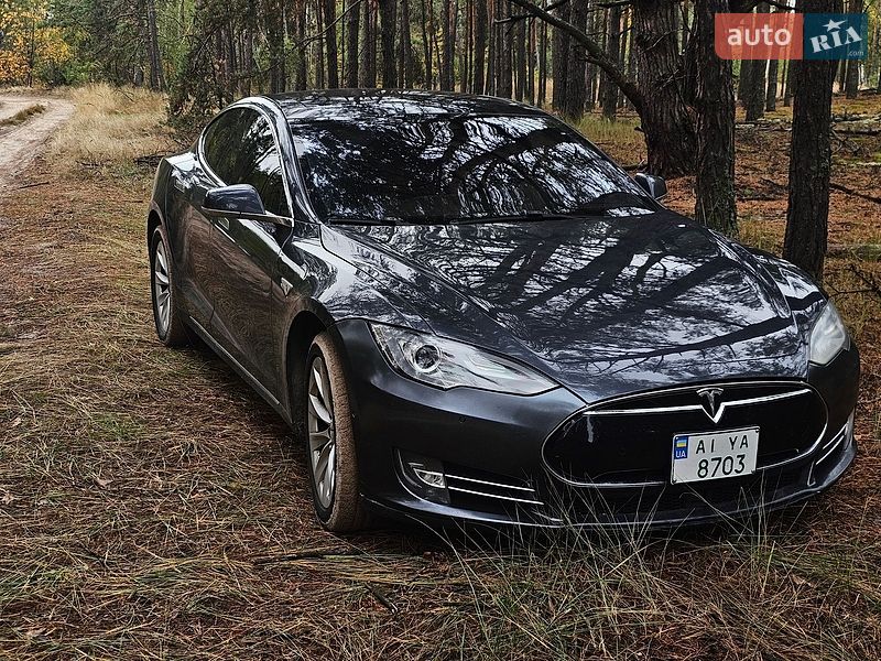 Tesla Model S 2015