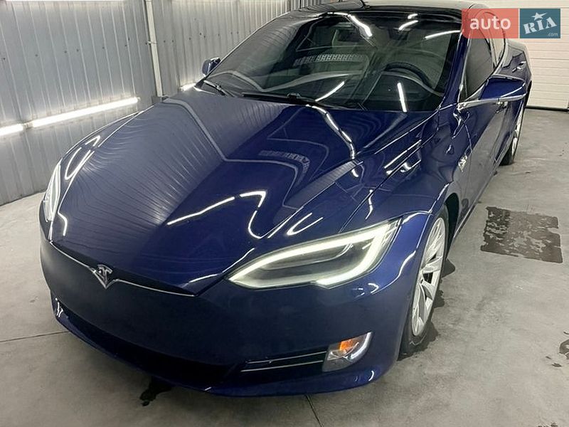 Ліфтбек Tesla Model S 2017 в Києві