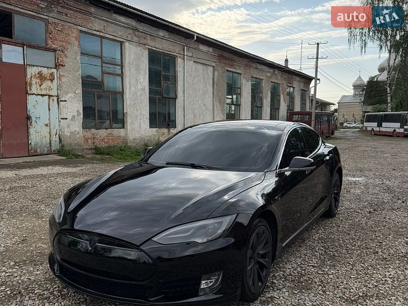 Лифтбек Tesla Model S 2014 в Коломые