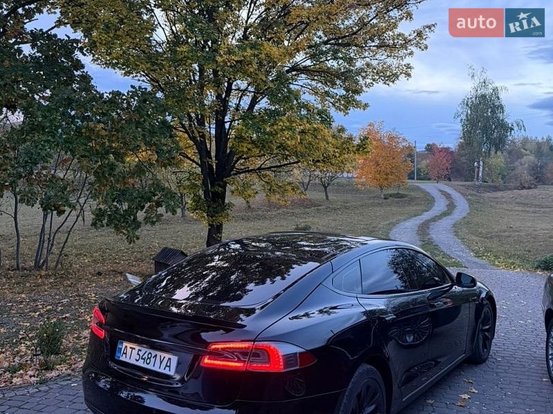 Лифтбек Tesla Model S 2014 в Коломые