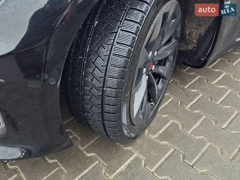 Лифтбек Tesla Model S 2018 в Киеве