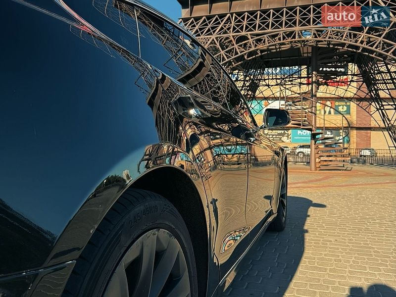 Ліфтбек Tesla Model S 2020 в Харкові