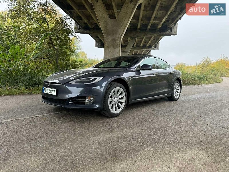Ліфтбек Tesla Model S 2020 в Дніпрі