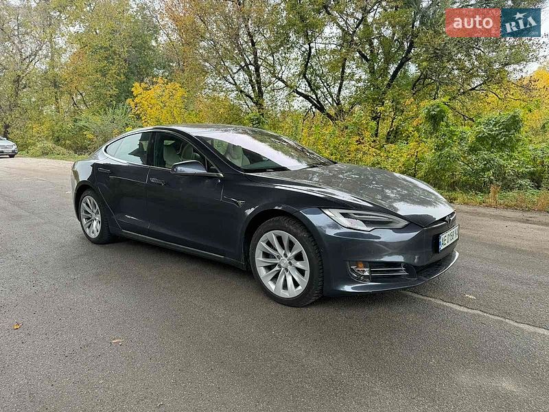 Ліфтбек Tesla Model S 2020 в Дніпрі