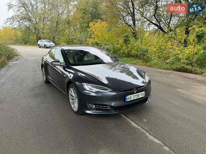 Ліфтбек Tesla Model S 2020 в Дніпрі
