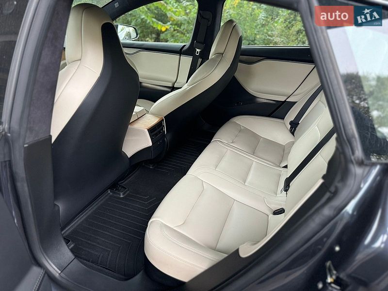 Ліфтбек Tesla Model S 2020 в Дніпрі