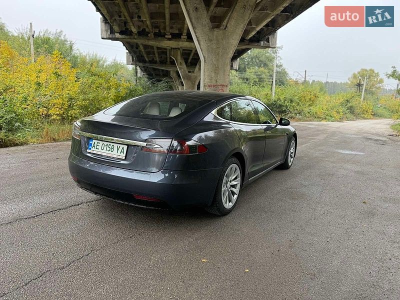 Ліфтбек Tesla Model S 2020 в Дніпрі