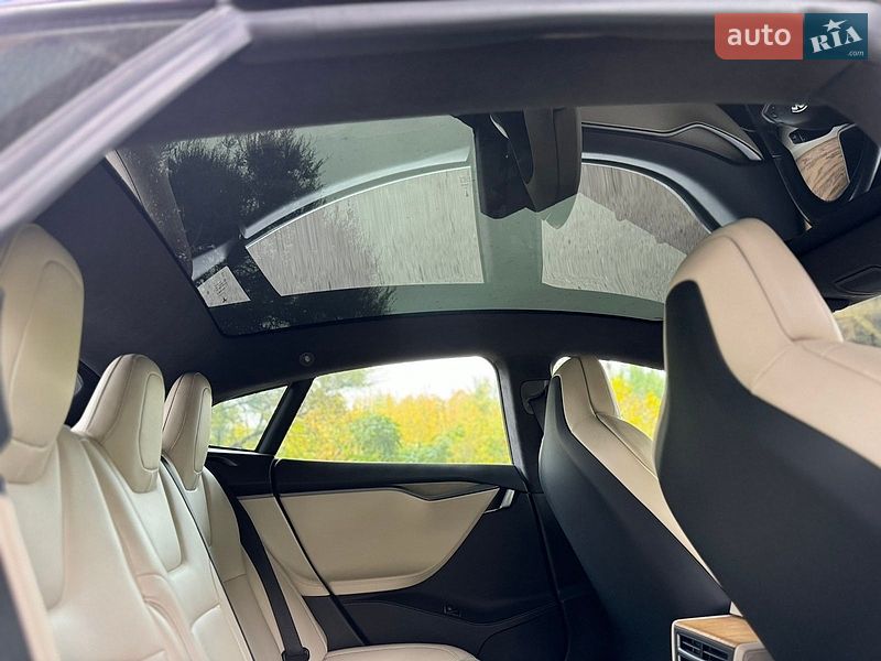 Ліфтбек Tesla Model S 2020 в Дніпрі