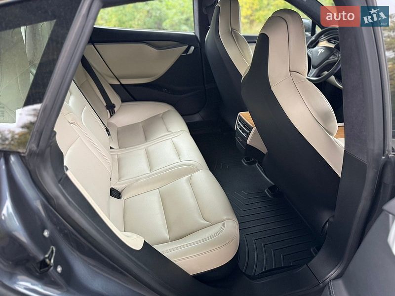 Ліфтбек Tesla Model S 2020 в Дніпрі