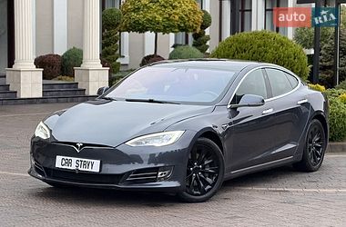 Ліфтбек Tesla Model S 2020 в Стрию